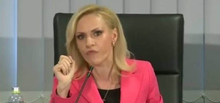 firea simte urmarita