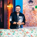 Măruță va fi scos din grila PROTV. Andra i-a transmis să ia acasă canapeaua emisiunii, ca să aibă pe ce dormi