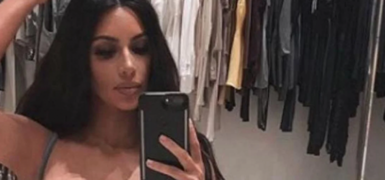 Kim kardashian selfie