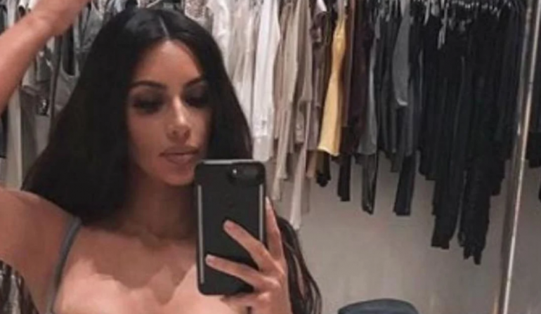 Kim kardashian selfie