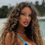 Bianca Drăgușanu, frumoasa divă care a readus naturalul la modă, face furori pe plajele din Maldive cu perfecțiunea ei