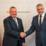 Nicolae Ciucă, întâlnire-surpriză cu cancelarul Austriei, Karl Nehammer: Vom avea foarte curând susținerea Austriei pentru intrarea deplină în Schengen! (p)