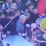 George Călinescu, luat pe sus de admiratori!